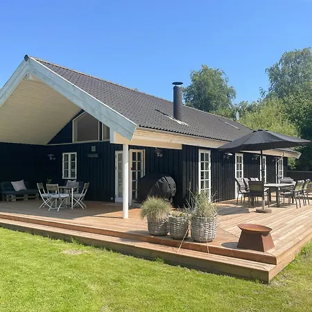 Family-friendly Summer House In Scenic Odsherred Hove Strand